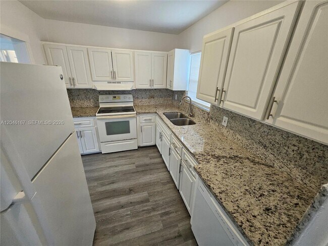 Photo - 2121 NW 28th St