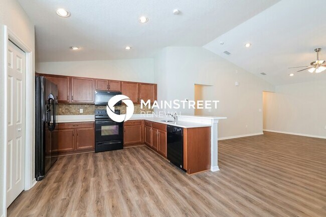 Photo - 4 Bedroom Pet-Friendly Home in MULBERRY, FL with Main Street Renewal