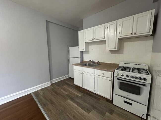 Building Photo - 1 bedroom in Chicago IL 60626 Unit 3E