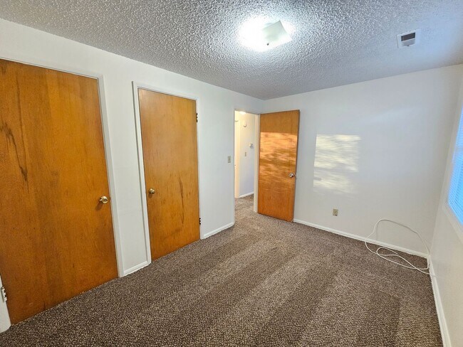 Photo - 1104-1106 S Grand Dr