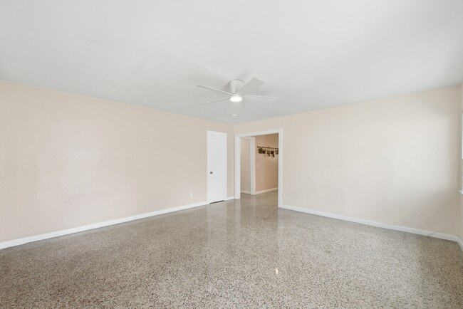 Photo - 1614 NE 7th St