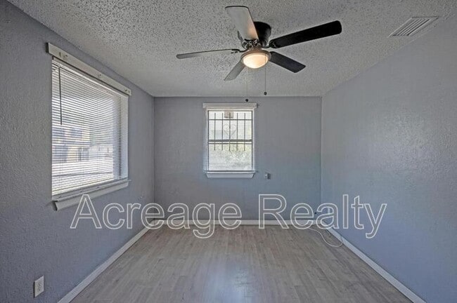 4114 Moncrief Rd