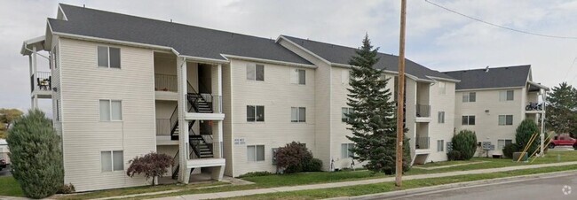 Building Photo - 1/2 FIRST MONTHS RENT---2 Bed 2bath zero d... Unit 11 Apt 11