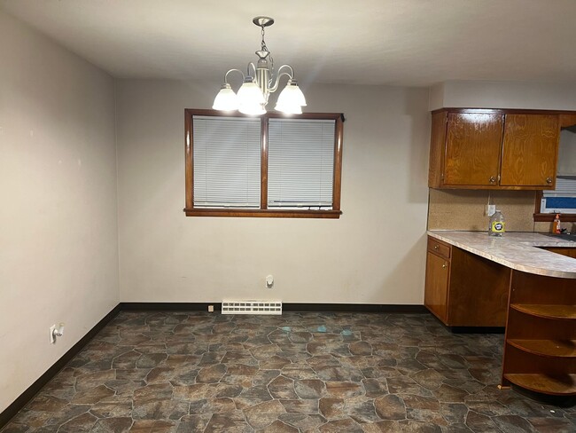 Photo - 2006 White St