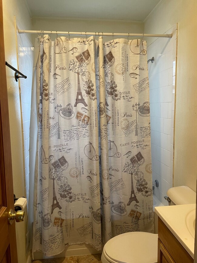 Photo - 104 E Walnut St