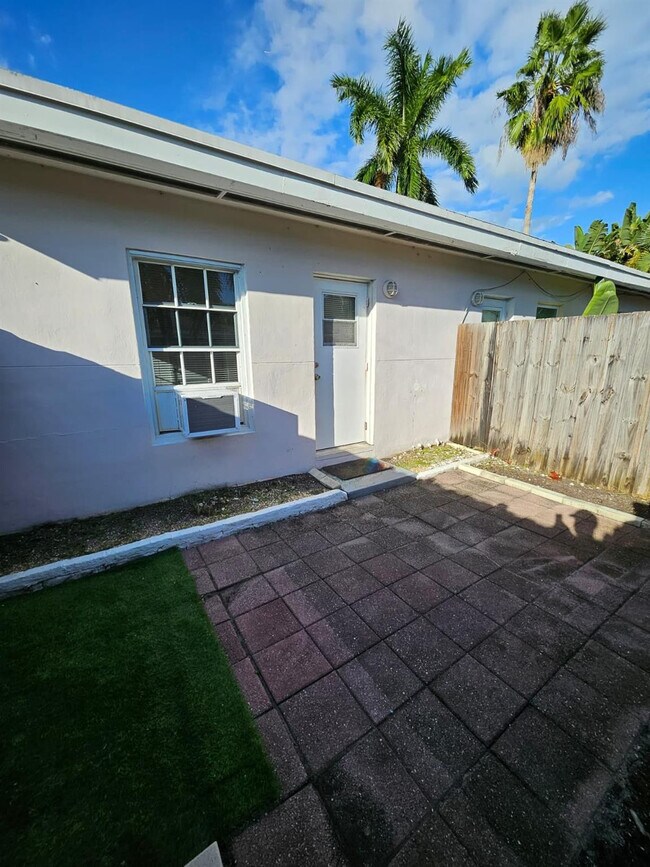 Photo - 1100 NE 12th Ave Unit 3