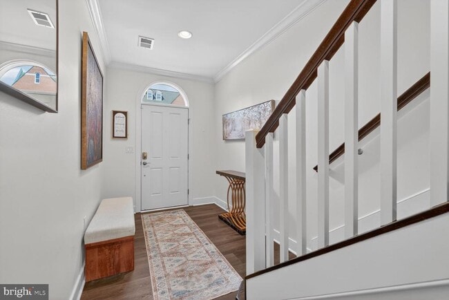 Building Photo - 619 E Custis Ave