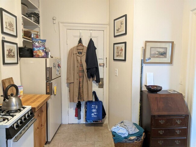 Photo - 2 Evergreen Sq Unit 1