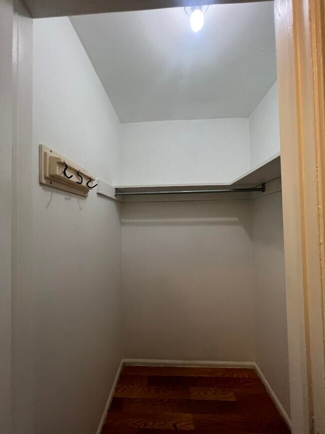 916 Dr Unit Rosewood Condominiums Condo for Rent in Burlington