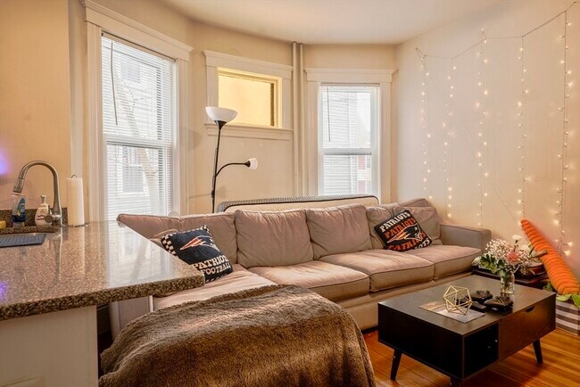 Building Photo - 93A Hillside St Unit 1