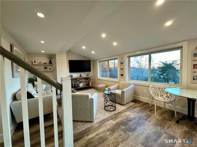 41 Candlewood Dr