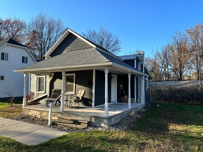 Photo - 349 William St