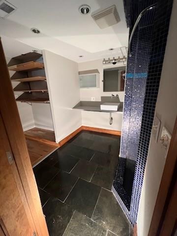 Photo - 566 Rankin St NE