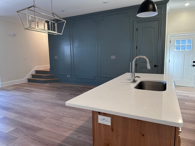 Photo - 226 McCowat St