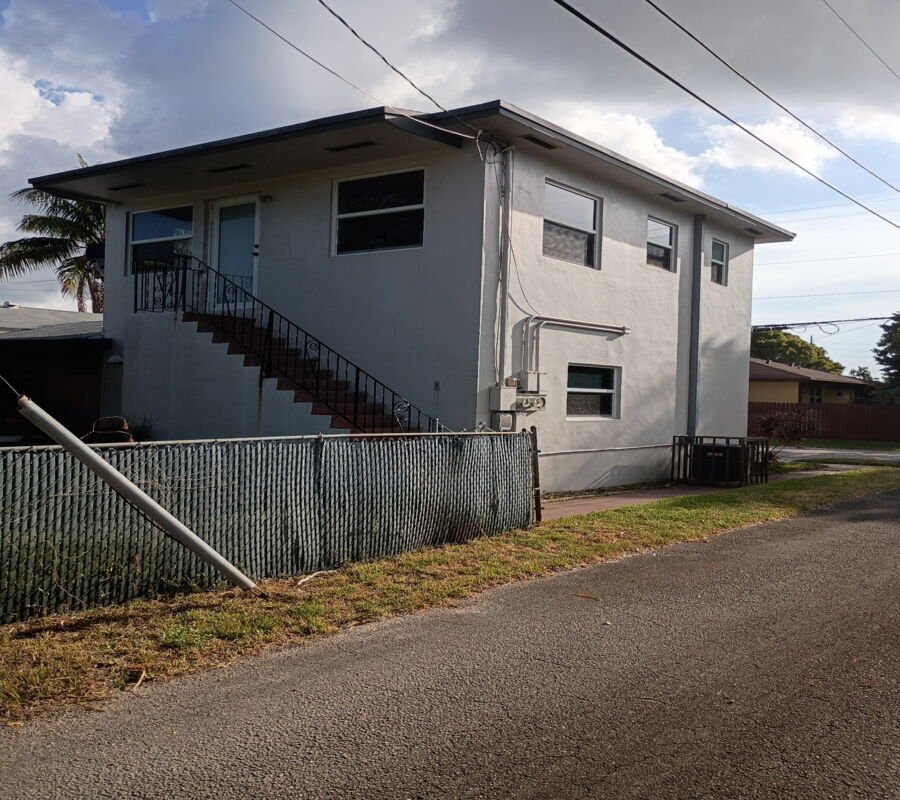 Photo - 301 NE 4th St Unidad 2