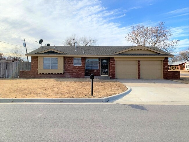 Building Photo - 1001 SE Alta Ln