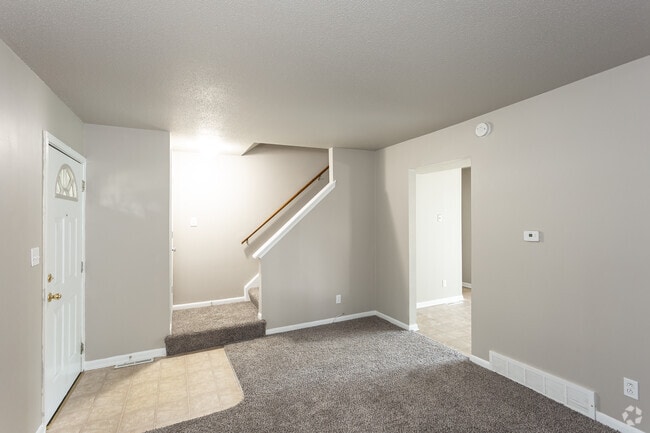 Photo - Pin Oak Apartments 925 Brookside