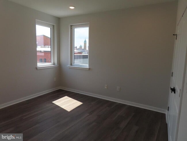 Building Photo - 101 W Oxford St Unit 408 Rental