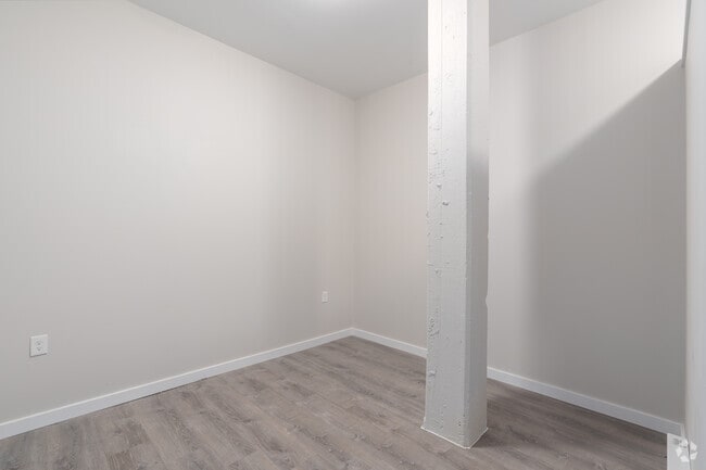 2BR, 1BA - 761SF - Bedroom