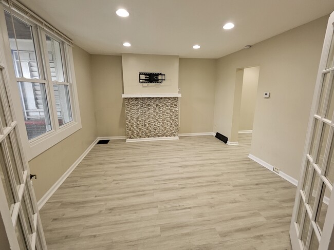 Photo - 535 E Warrington Ave