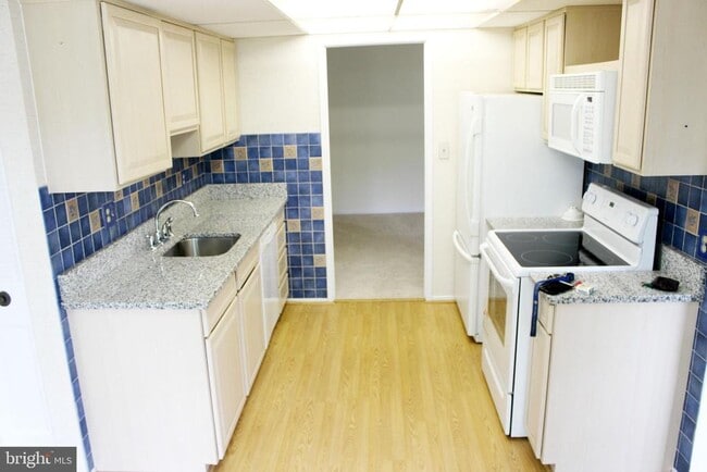 Building Photo - 561 Florida Ave Unit 140