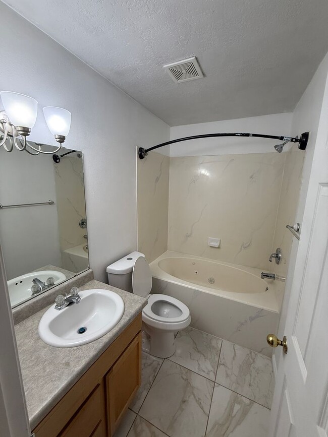 Photo - Beautiful 6 bedroom home!