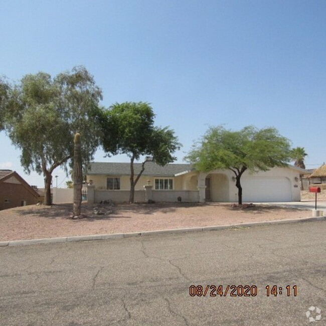 Building Photo - 3 Bedroom Pool Home with RV Parking