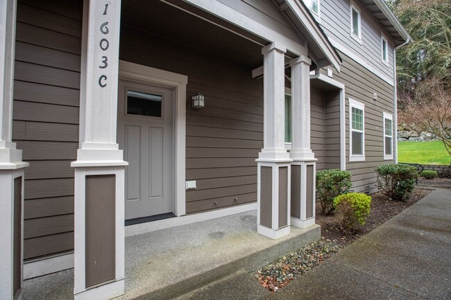 Building Photo - 1603 Burnside Pl Unit C