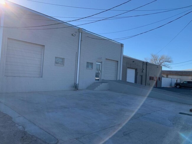 Building Photo - 2139 Baylor Dr