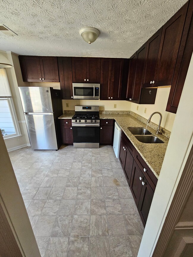 Photo - 1007 Oaks Pkwy SE