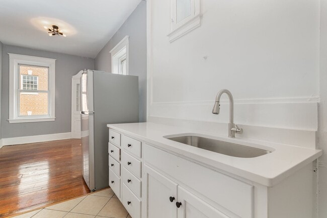 Building Photo - 32 W High St Unit 32 W High St Apt 302