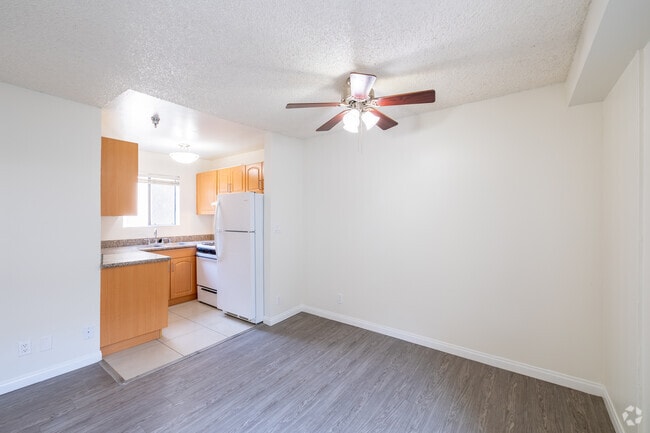 1BR, 1BA - 575SF - Dining Room