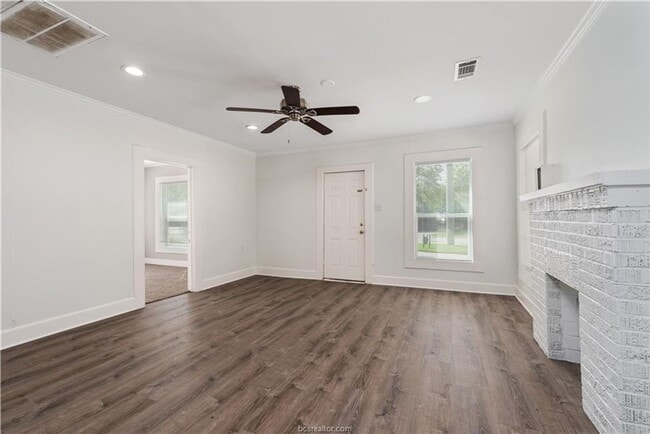 Photo - AUGUST PRE-LEASE!! Adorable 3/2 close to D...