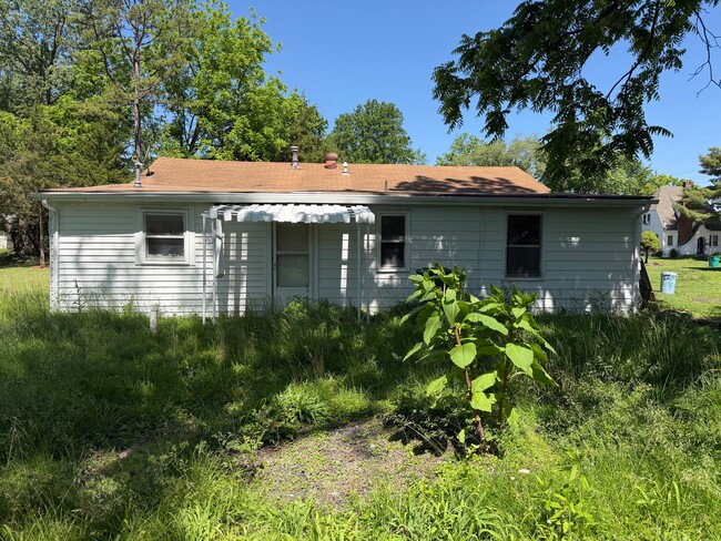 Building Photo - 864 N 79th St