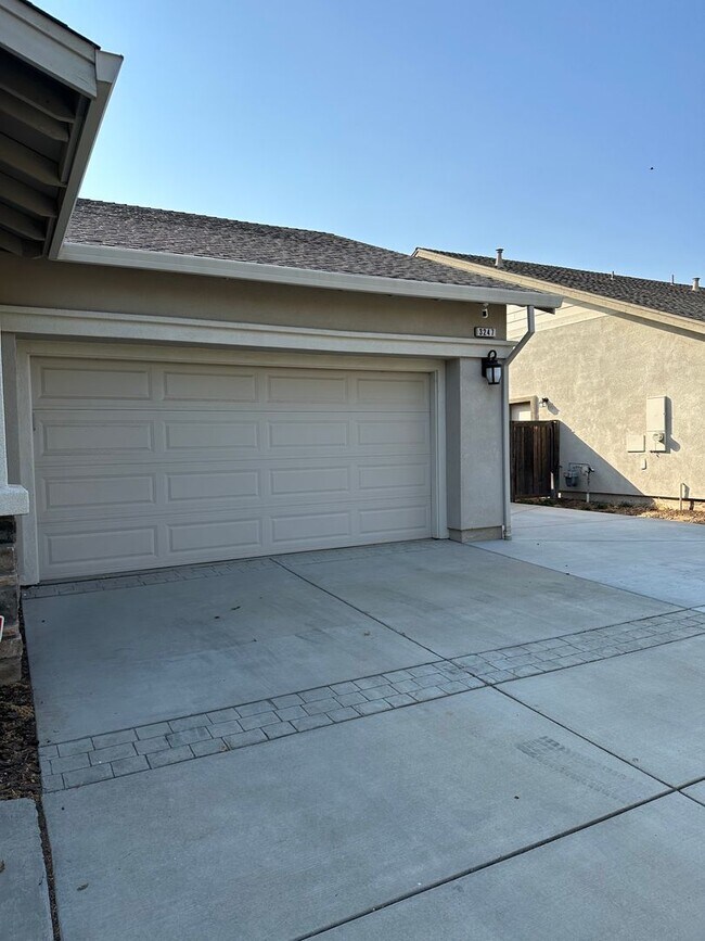 Photo - Beautiful 3 Bed 2 Bath House in a Great Lo...