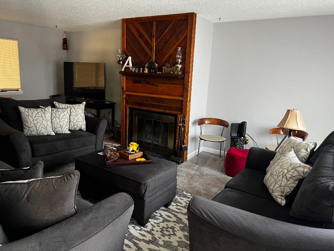 Photo - 593 Redwing Ln