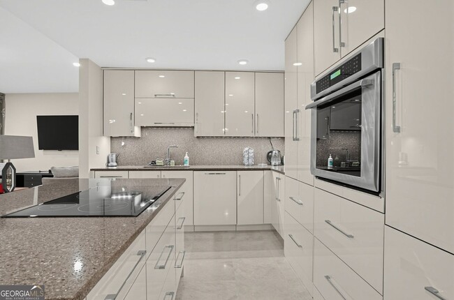 700 Park Regency Pl NE Unit 604