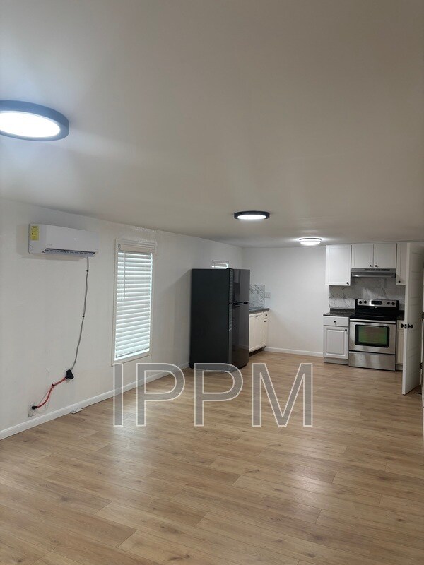 Photo - 619 E Pierce Ave