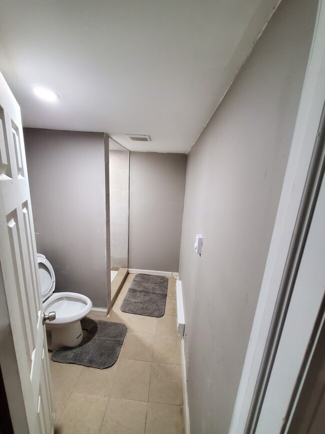 283 S 11th St Unidad Basement
