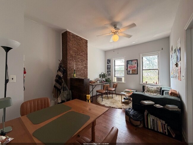 Building Photo - 420 2nd St Unit 9