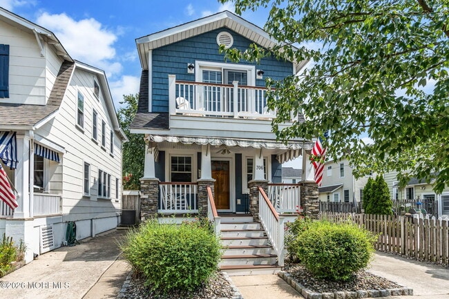 Building Photo - 706 E St
