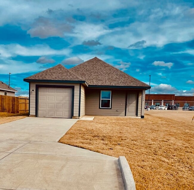 Building Photo - Beautiful Brand New 3 bedroom 2 bath lease... Rental