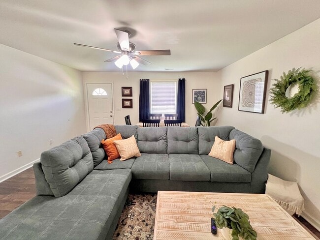 Photo - 707 Bagwell Ct Unit 707 B Bagwell Ct