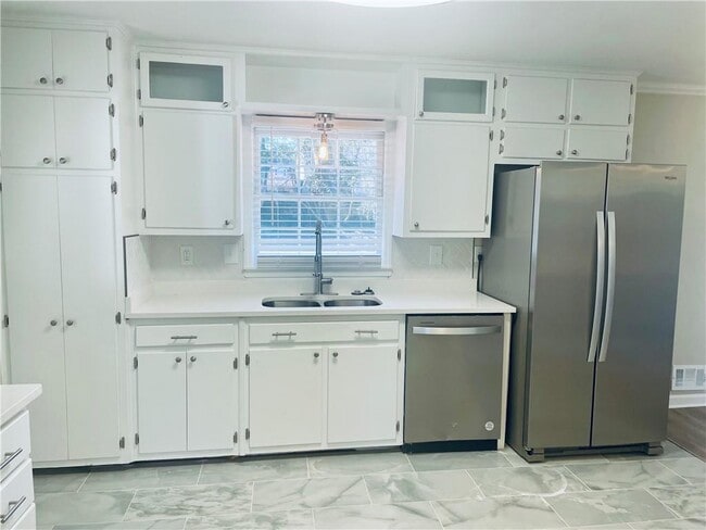 Photo - 471 Village Green Ct SW