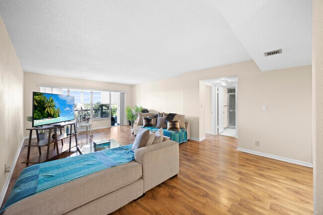 10777 W Sample Rd Unidad 508