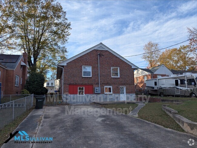 Building Photo - 1002 Alma St Rental