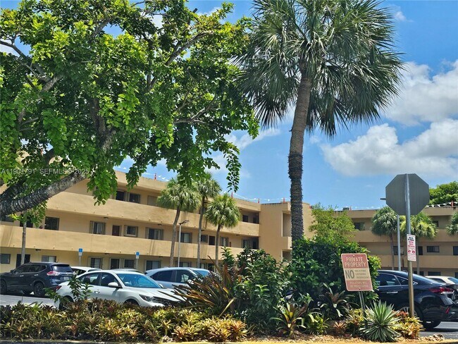 Building Photo - 8415 SW 107th Ave Unit 219W