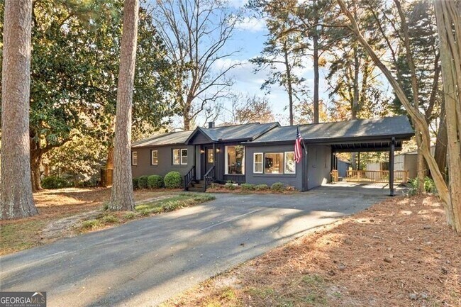 Photo - 1333 Victor Rd NE