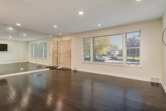 Photo - 7330 N Kilbourn Ave