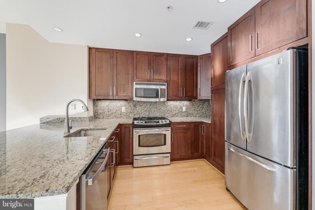 Building Photo - 8220 Crestwood Heights Dr Unit 406